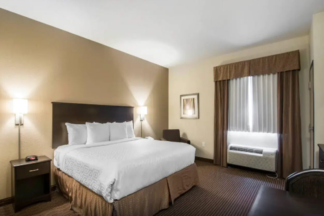 Quality Inn & Suites Thompson 11/22
