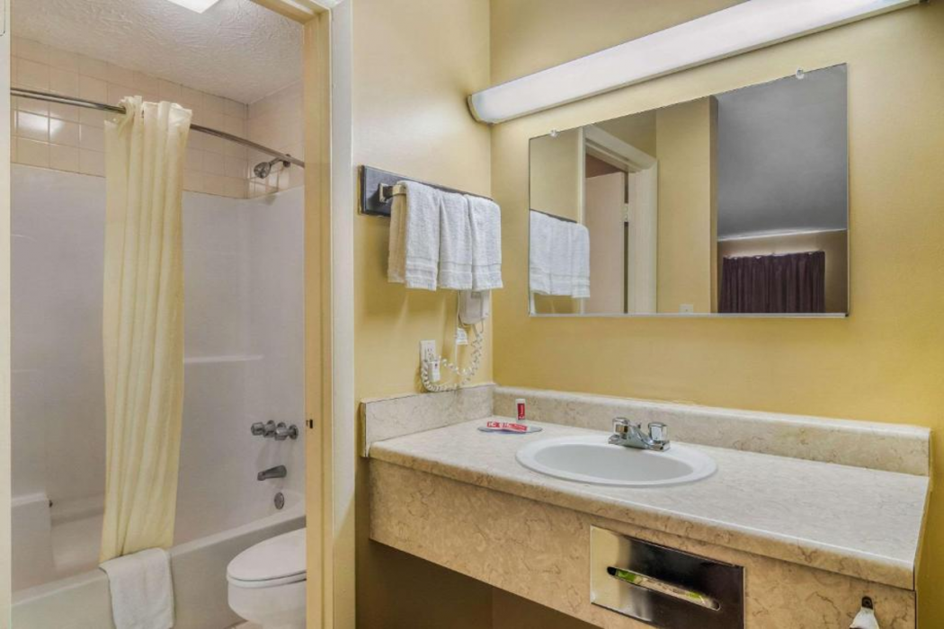 Econo Lodge Union City - Atlanta South 20/24