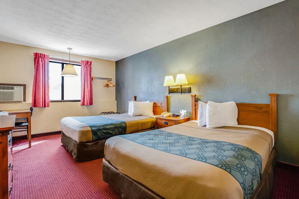 Econo Lodge Junction City I-70 Near Fort Riley 5/11