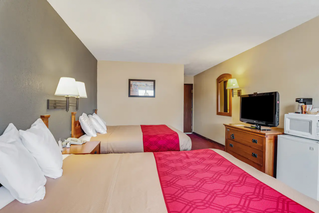 Econo Lodge Junction City I-70 Near Fort Riley 2/11