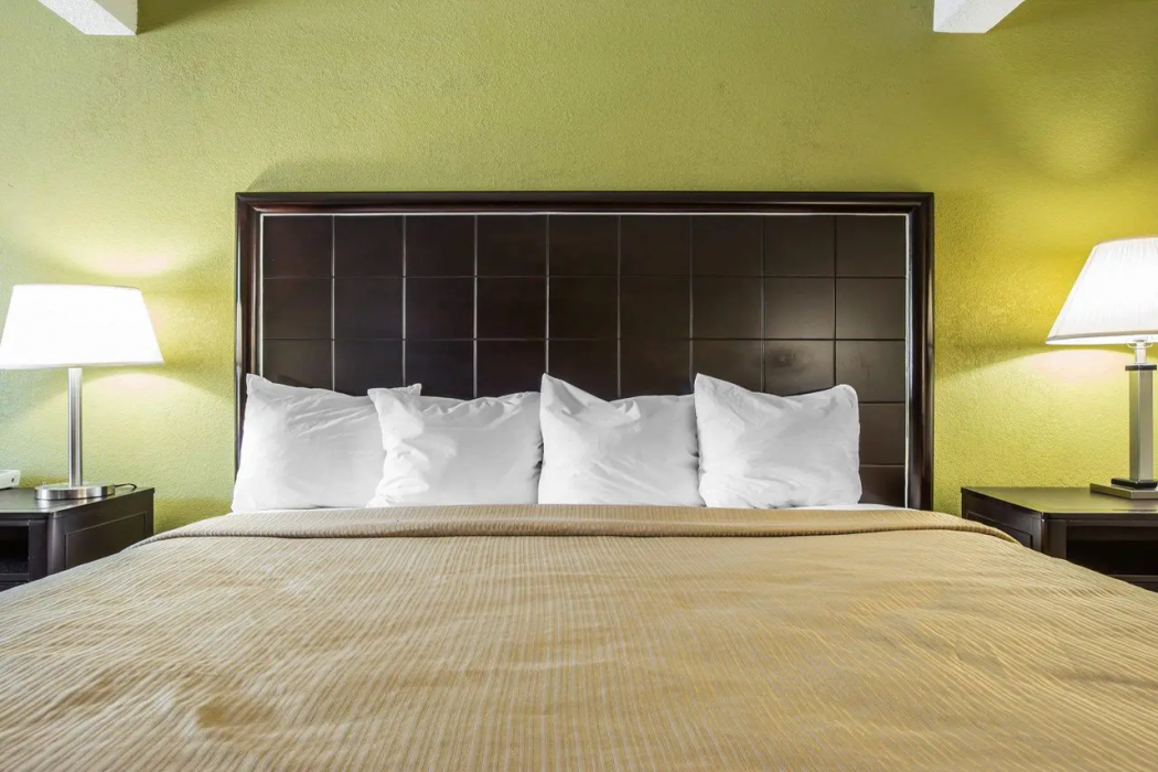 Quality Inn Greenwood Hwy 25 24/49