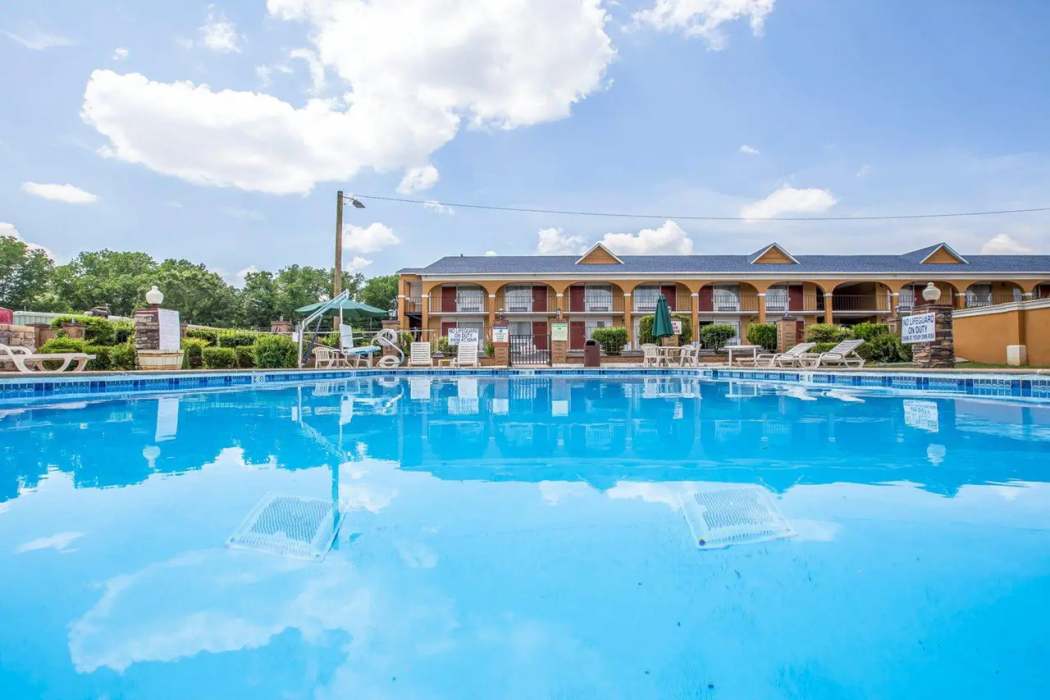 Quality Inn Greenwood Hwy 25 32/49