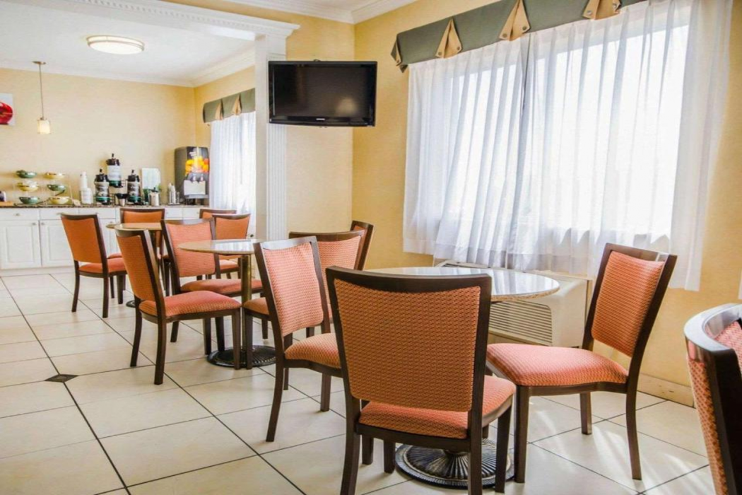 Quality Inn Evansville Eastland Area 14/22