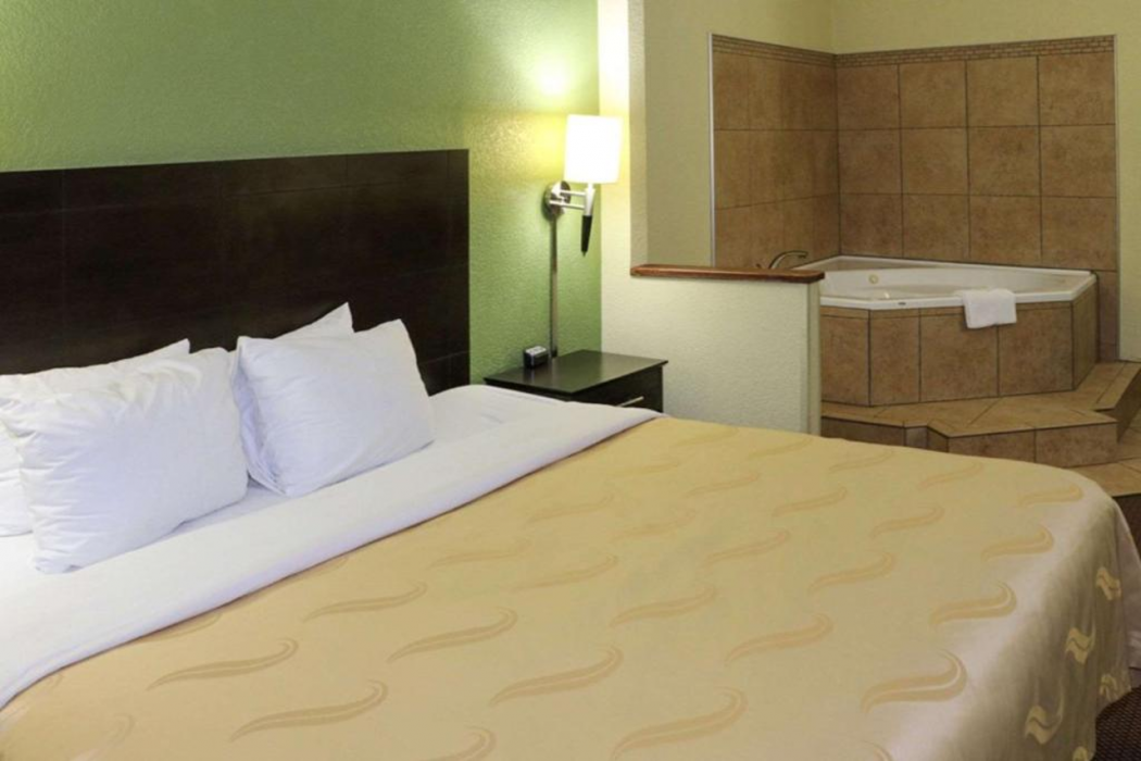 Quality Inn Evansville Eastland Area 12/22