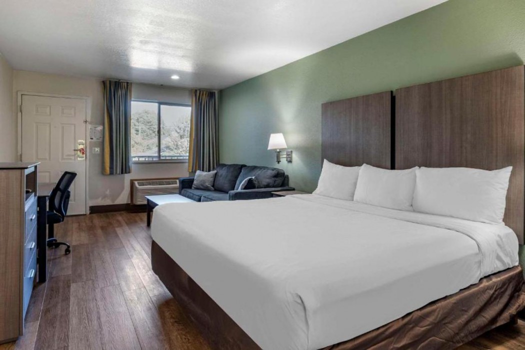 Econo Lodge Portland Airport 7/13