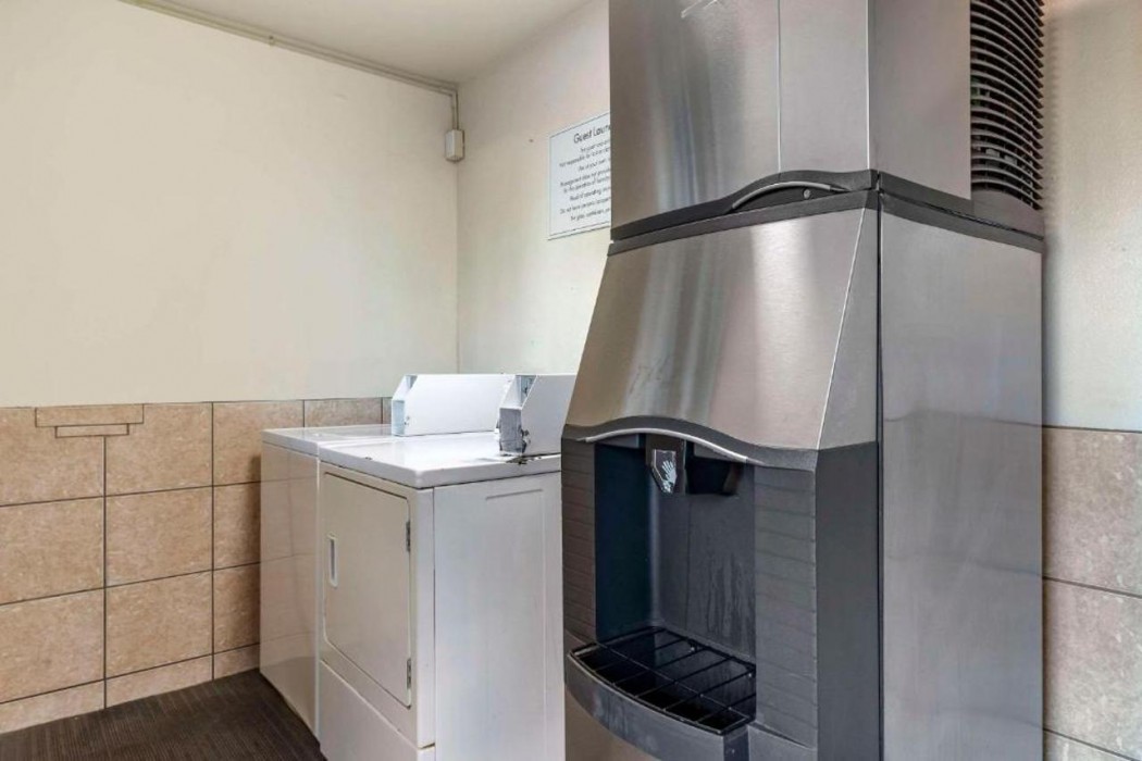 Econo Lodge Portland Airport 10/13
