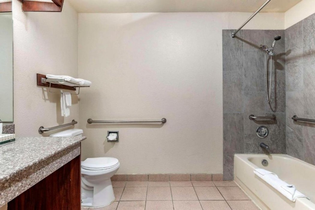 Econo Lodge Portland Airport 8/13