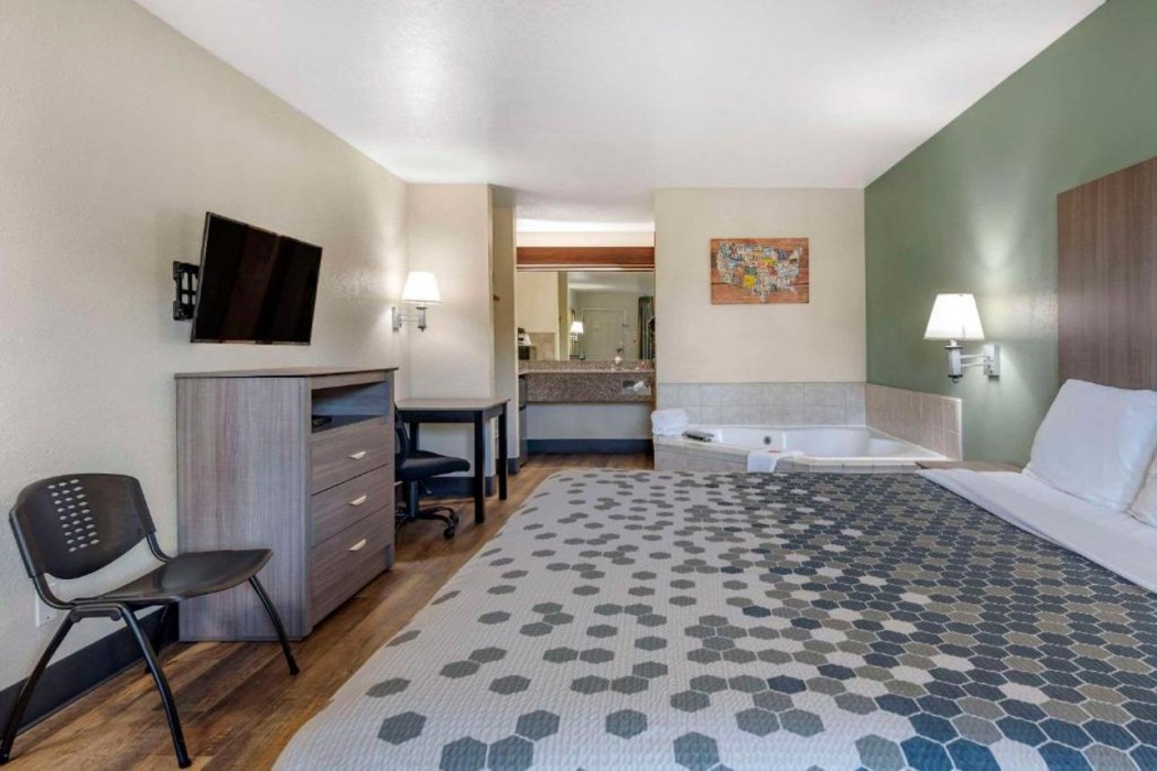 Econo Lodge Portland Airport 5/13