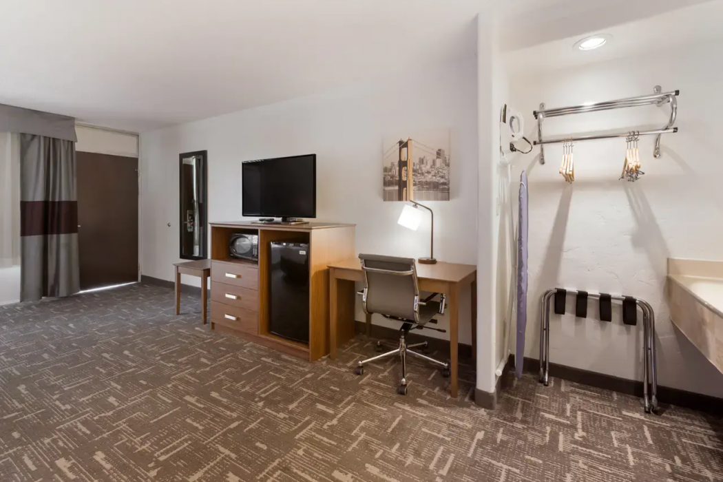 Clarion Hotel Concord/Walnut Creek 16/48