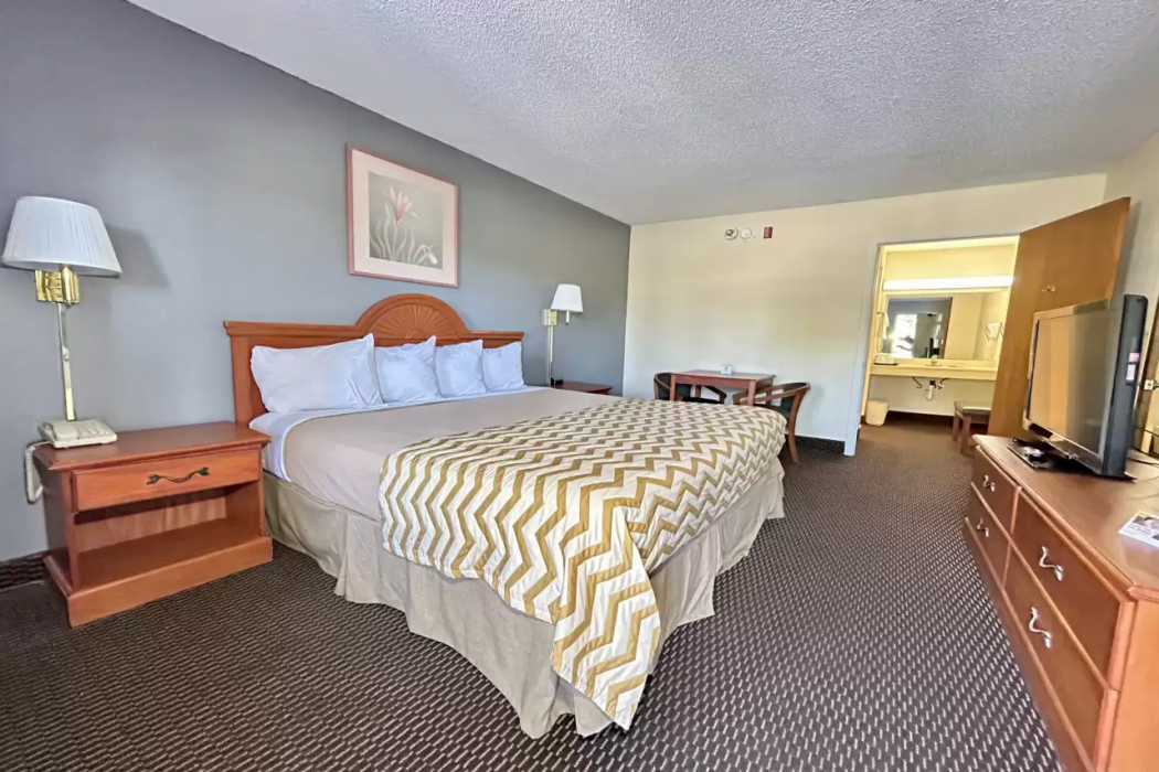 Clarion Pointe Alachua - Gainesville Area 4/20