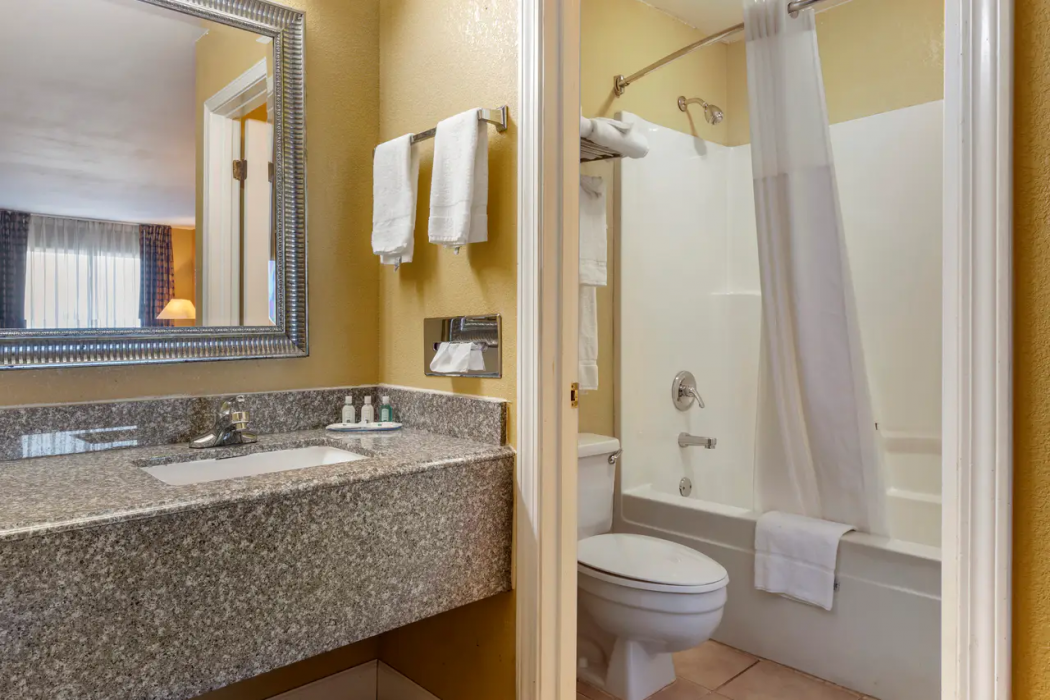 Quality Inn Russellville I-40 14/23