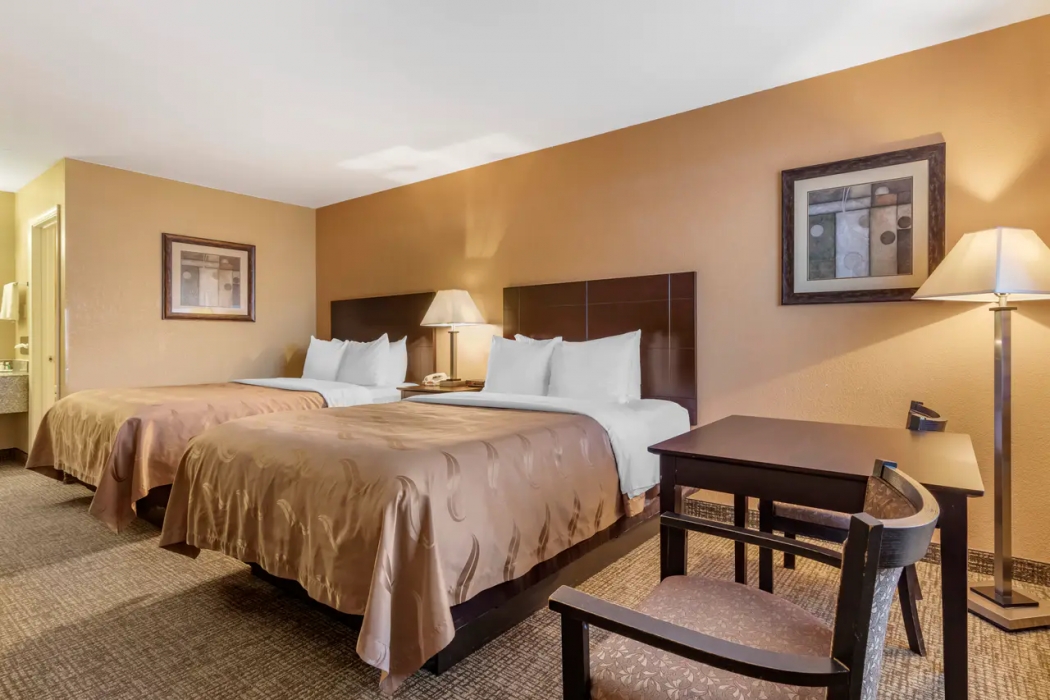 Quality Inn Russellville I-40 13/23