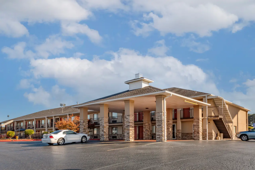 Quality Inn Russellville I-40 1/23