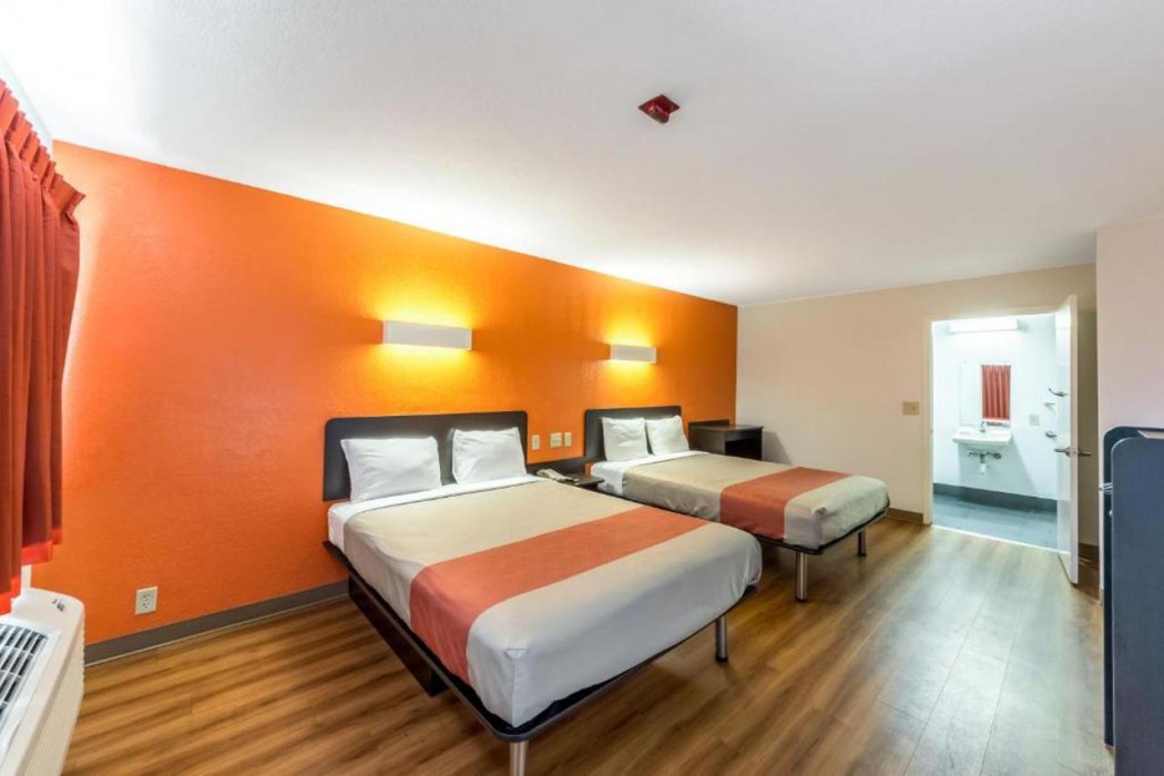 Motel6 San Antonio, TX - South IH-10 East 12/51