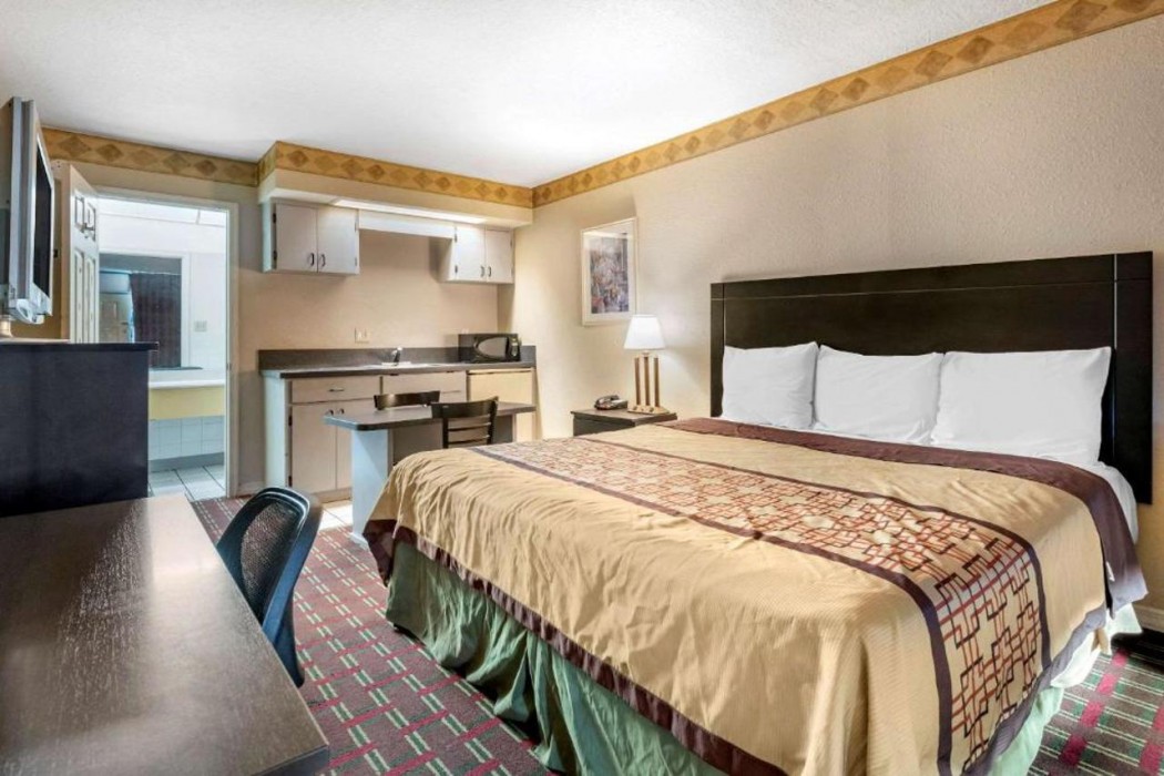 Rodeway Inn New Port Richey 8/33