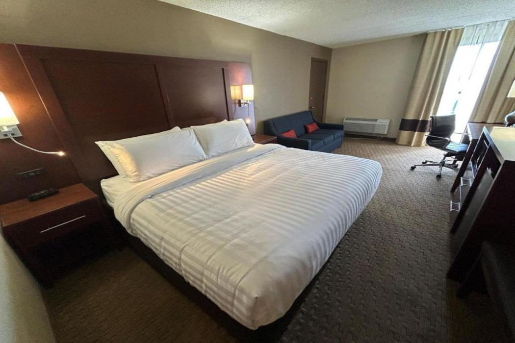 Best Western Rochelle Inn & Suites near DeKalb 12/33