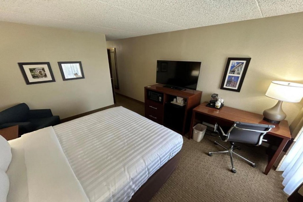 Best Western Rochelle Inn & Suites near DeKalb 7/33