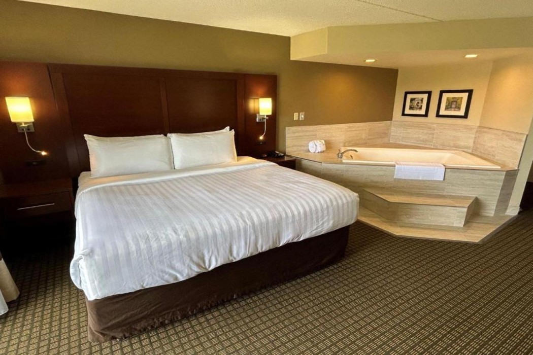 Best Western Rochelle Inn & Suites near DeKalb 9/33