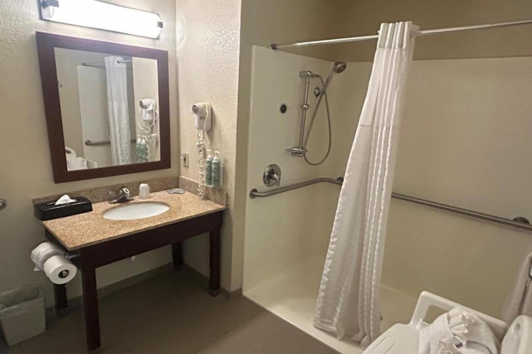 Best Western Rochelle Inn & Suites near DeKalb 32/33