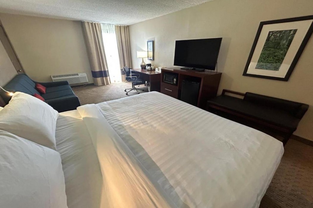 Best Western Rochelle Inn & Suites near DeKalb 11/33