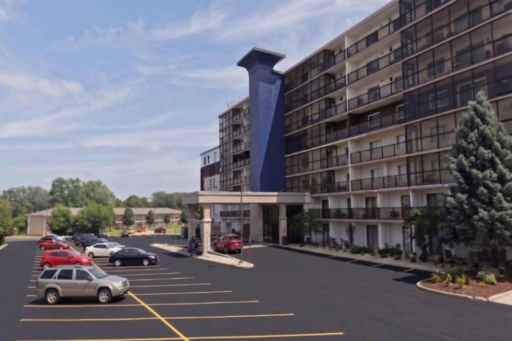 Best Western Rochelle Inn & Suites near DeKalb 1/33
