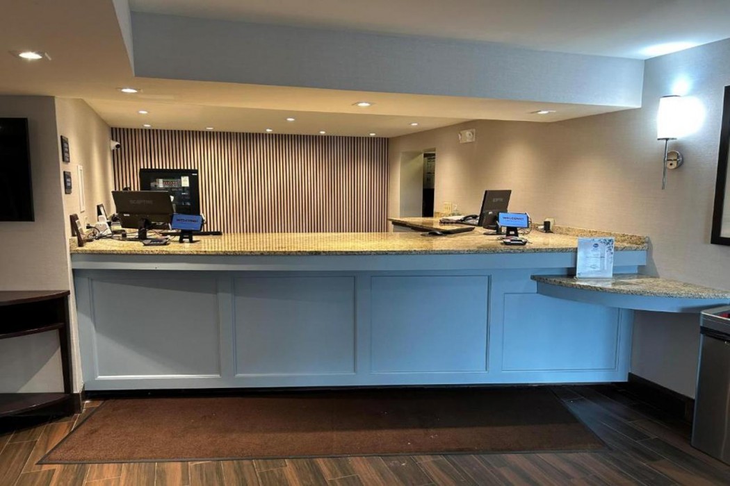 Best Western Rochelle Inn & Suites near DeKalb 2/33