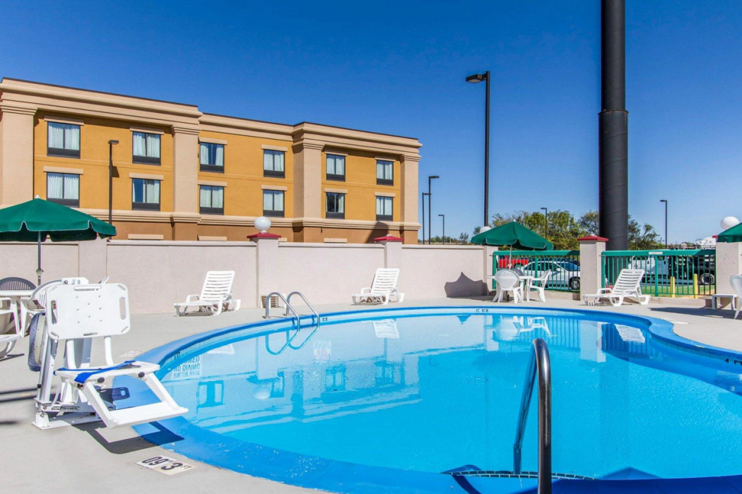 Quality Inn Fort Campbell 16/28