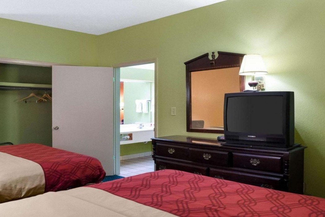 Econo Lodge Canton I-55 14/27