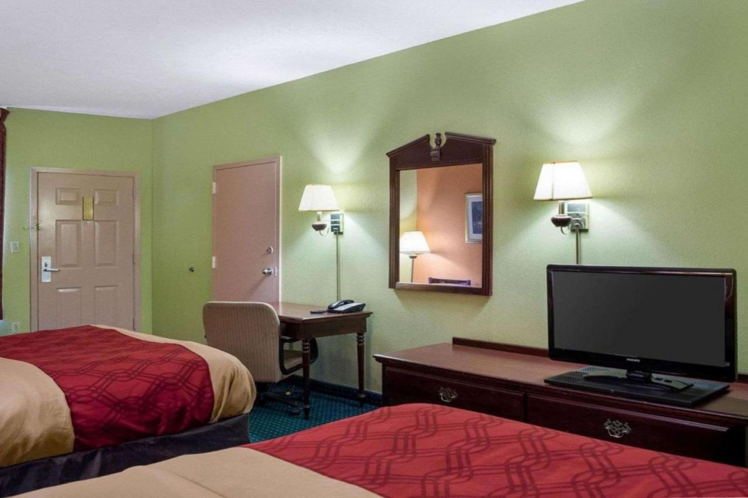 Econo Lodge Canton I-55 15/27
