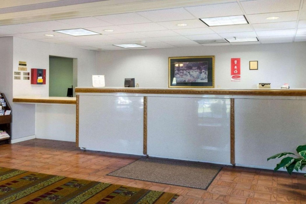 Econo Lodge Canton I-55 5/27