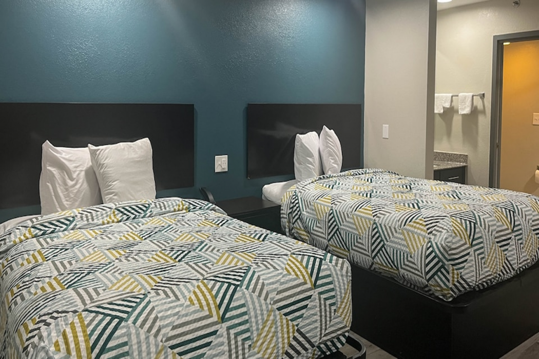 Studio6 Suites - Knoxville, TN - Downtown 8/35