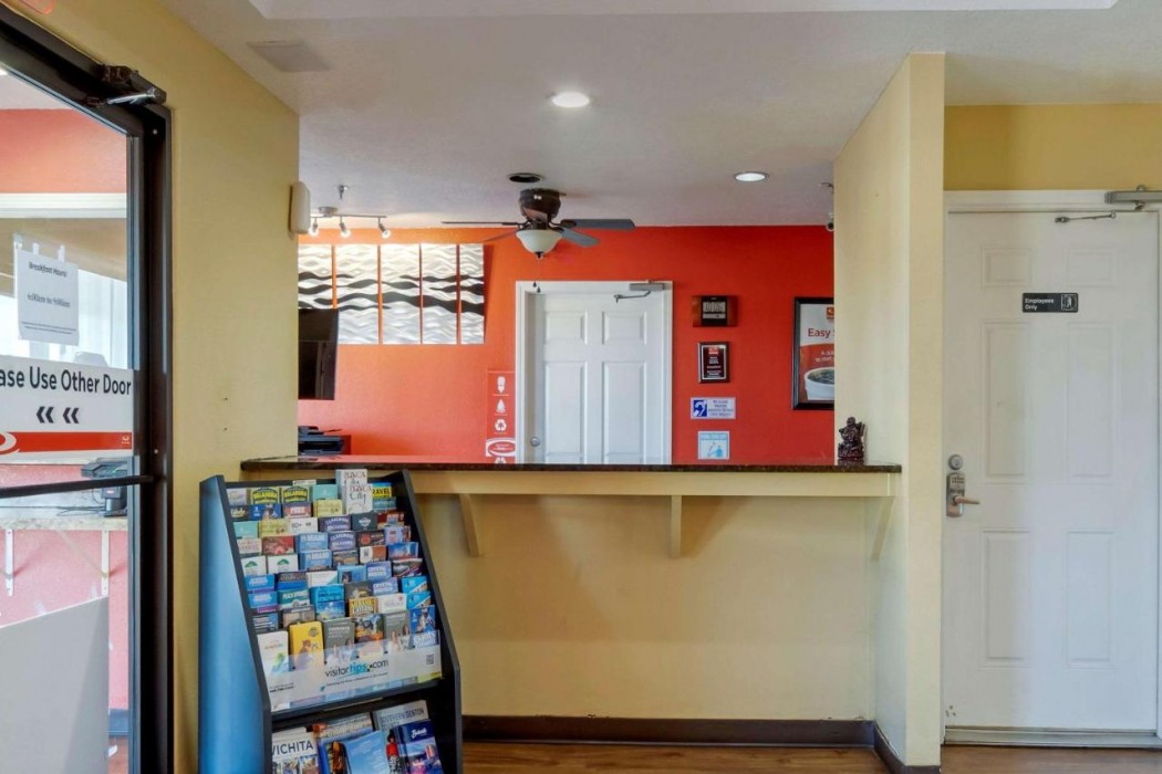 Econo Lodge Pryor 6/58