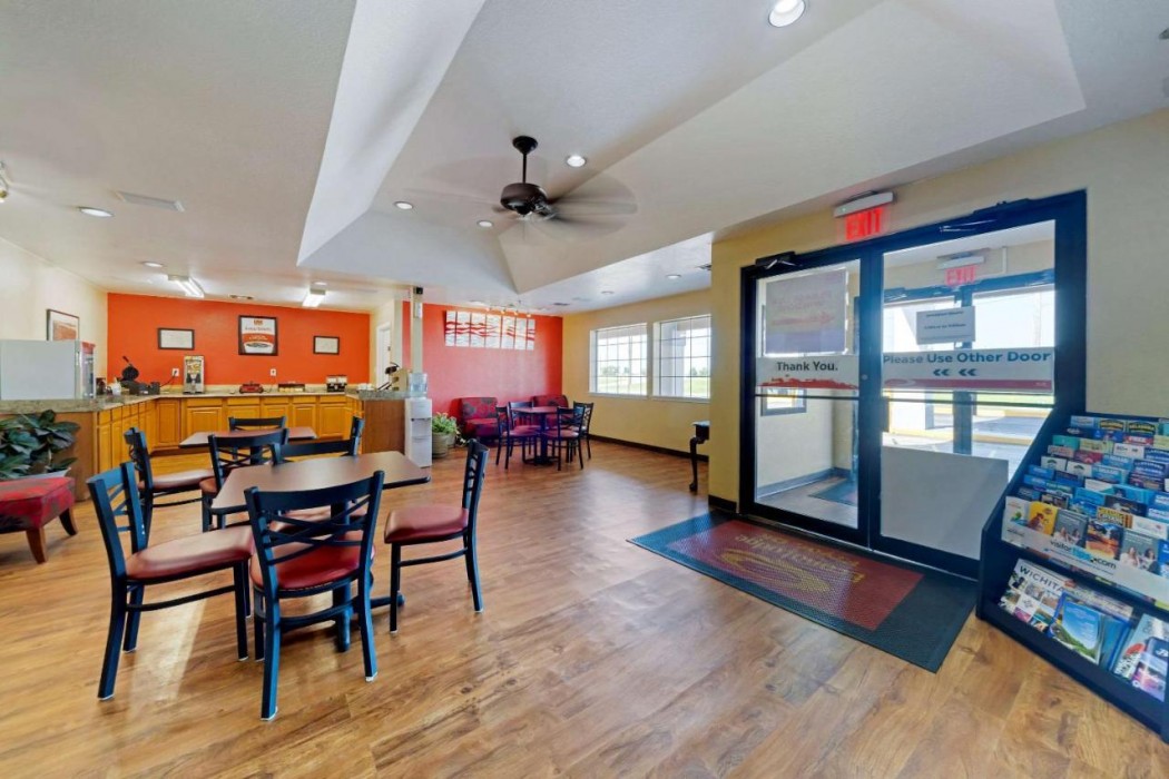 Econo Lodge Pryor 7/58
