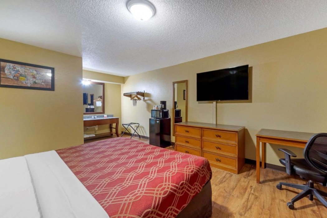 Econo Lodge Pryor 15/58