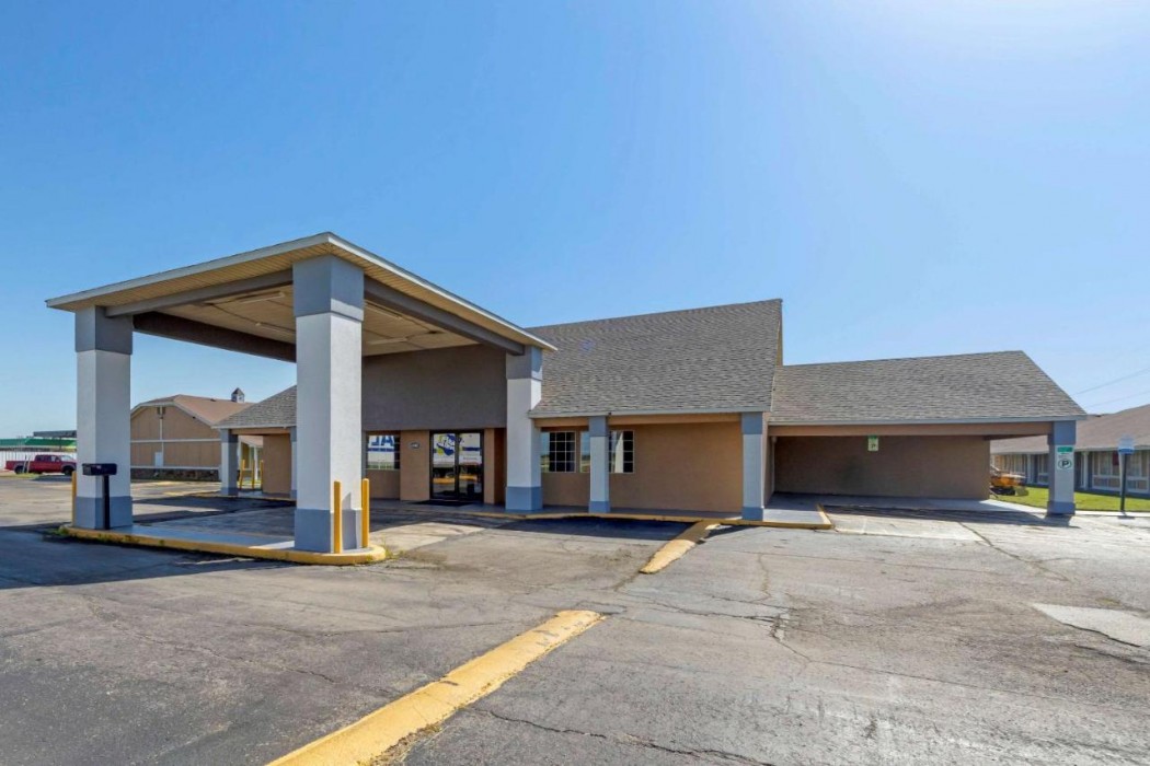 Econo Lodge Pryor 1/58