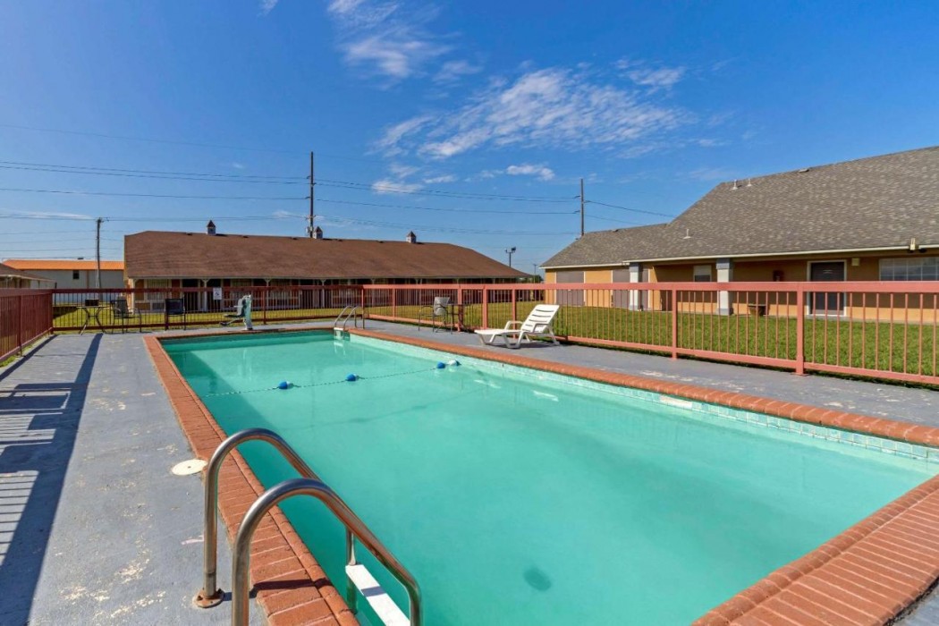 Econo Lodge Pryor 34/58