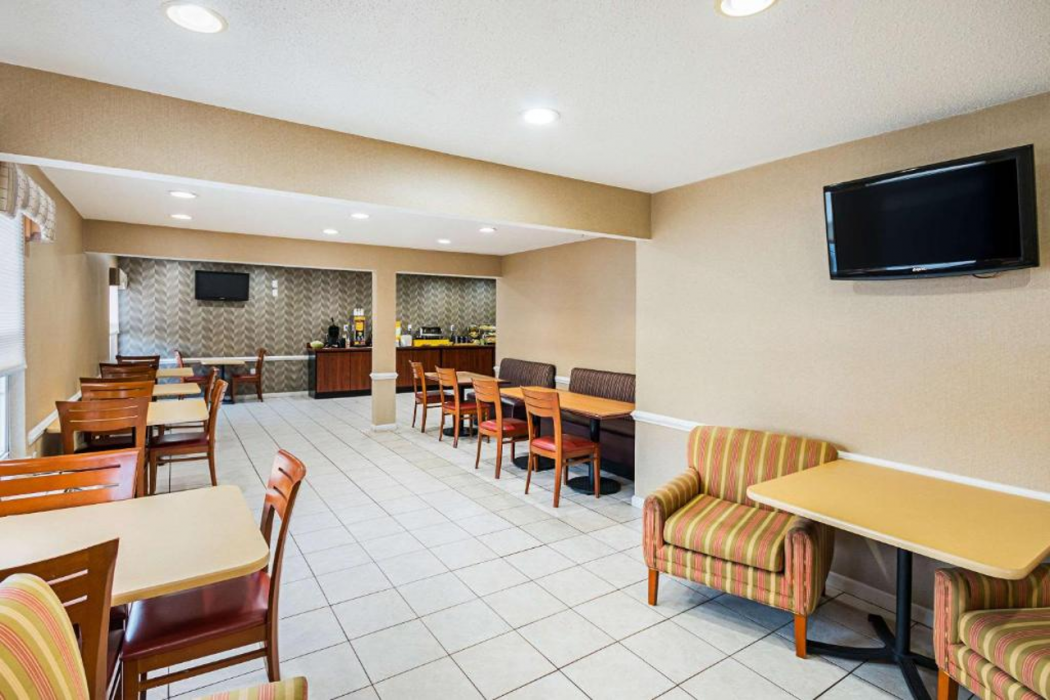 Quality Inn Fairmont 27/33
