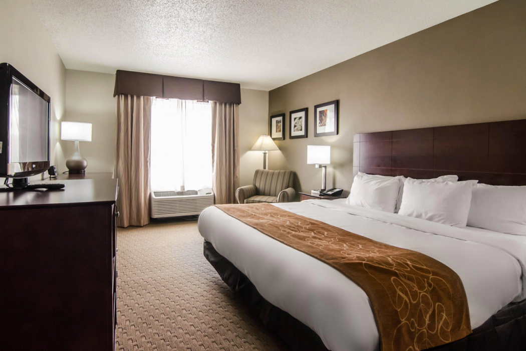 Quality Suites St. Joseph 7/24