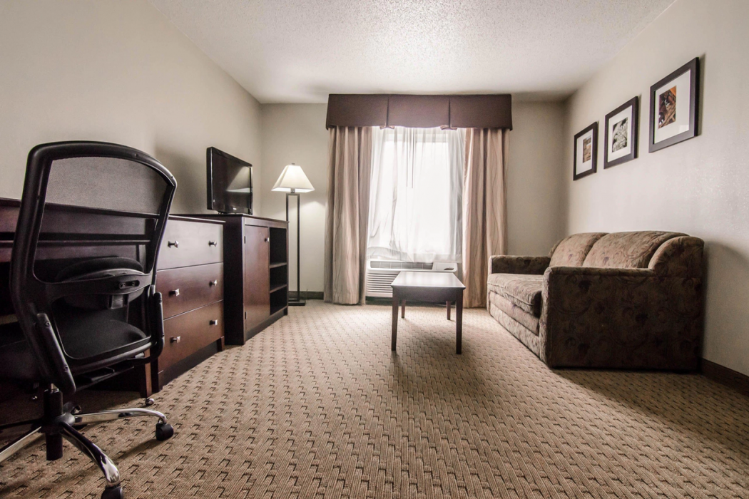 Quality Suites St. Joseph 10/24