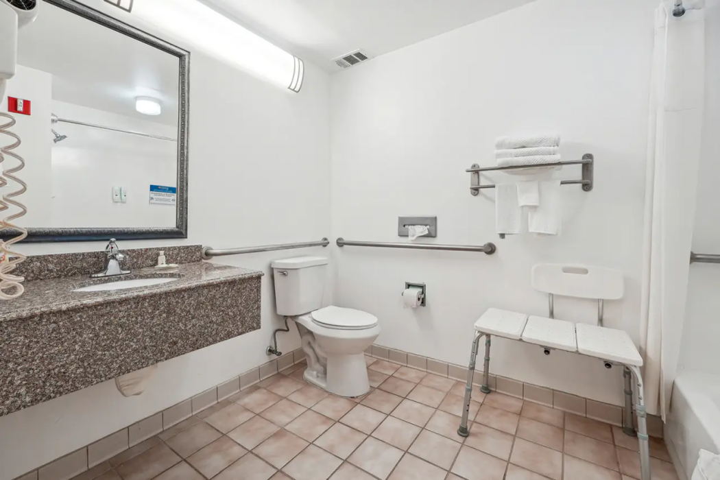 Quality Inn & Suites Dawsonville GA 23/40