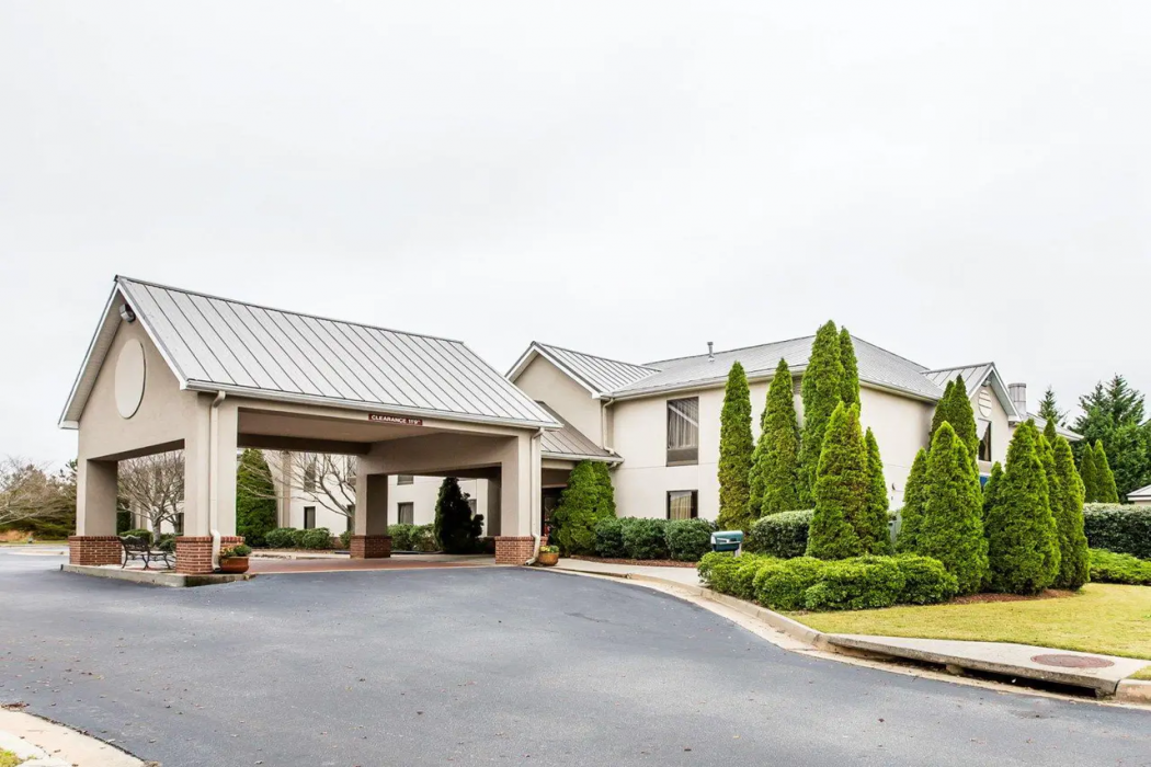 Quality Inn & Suites Dawsonville GA 2/40