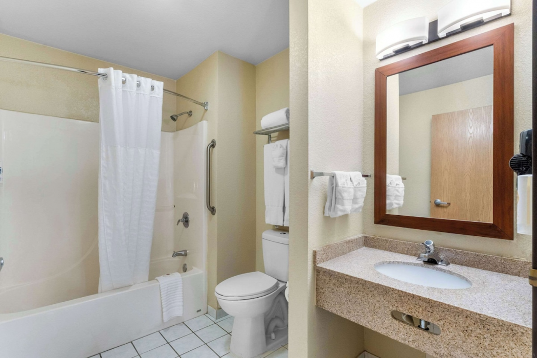 Comfort Inn & Suites Greeley, CO 10/54