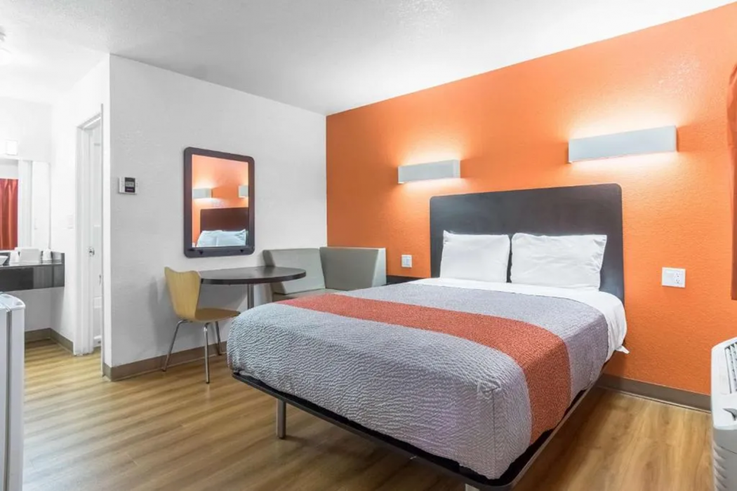 Motel6 Bakersfield, CA - Central 17/44