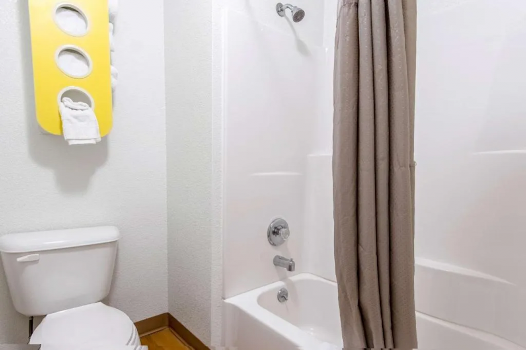 Motel6 Bakersfield, CA - Central 12/44