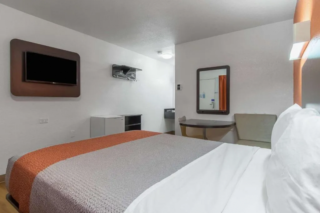 Motel6 Bakersfield, CA - Central 16/44