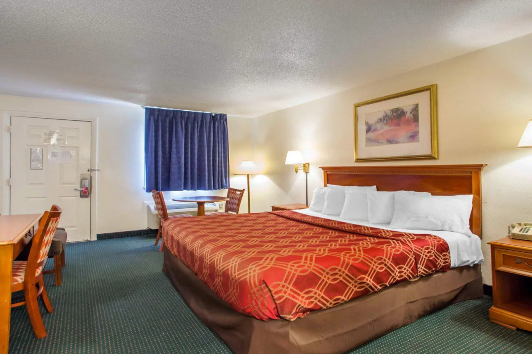 Econo Lodge Somers Point 10/23