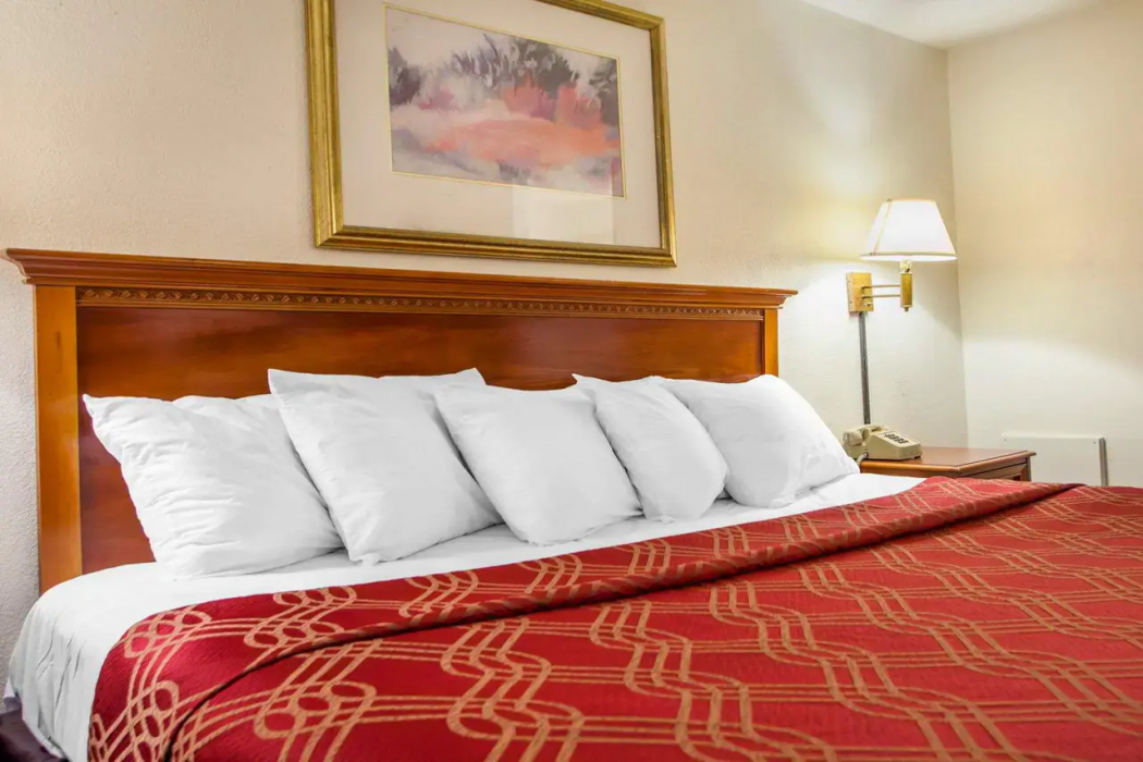 Econo Lodge Somers Point 7/23