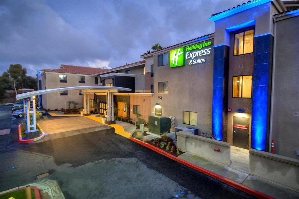 Holiday Inn Express Hotel & Suites Carlsbad Beach 1/45