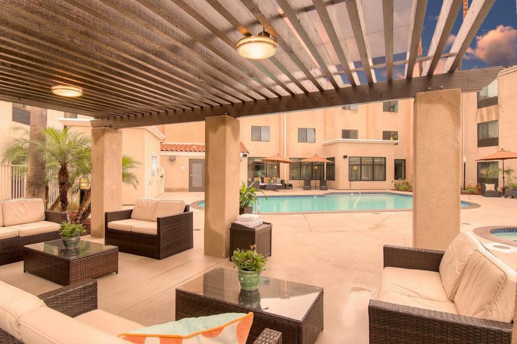 Holiday Inn Express Hotel & Suites Carlsbad Beach 22/45