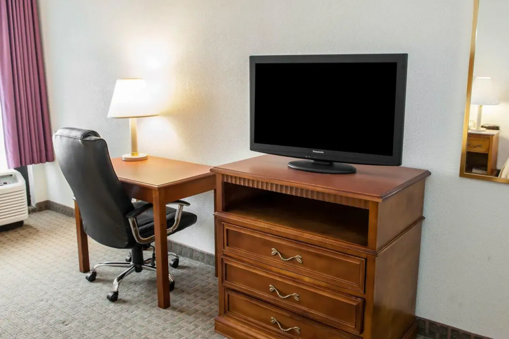 Lafayette Inn & Suites 15/48